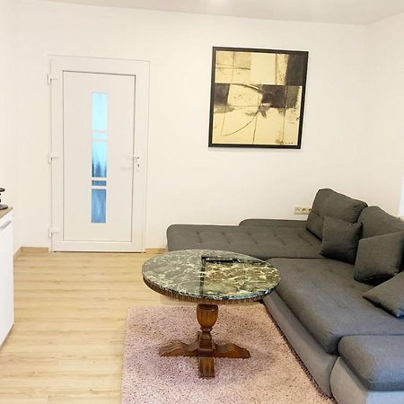 3 Bedroom Apartment In Leverkusen Esterno foto