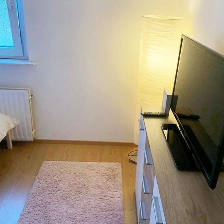 3 Bedroom Apartment In Leverkusen Esterno foto