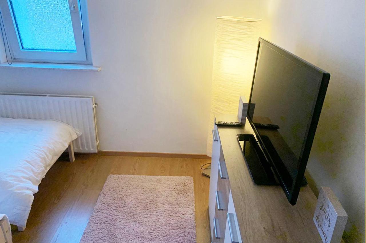 3 Bedroom Apartment In Leverkusen Esterno foto