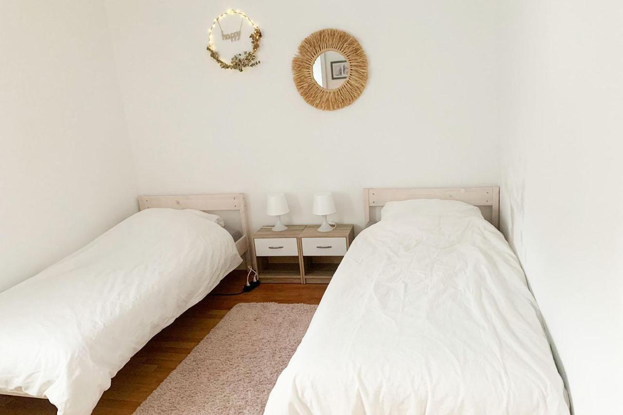 3 Bedroom Apartment In Leverkusen Esterno foto