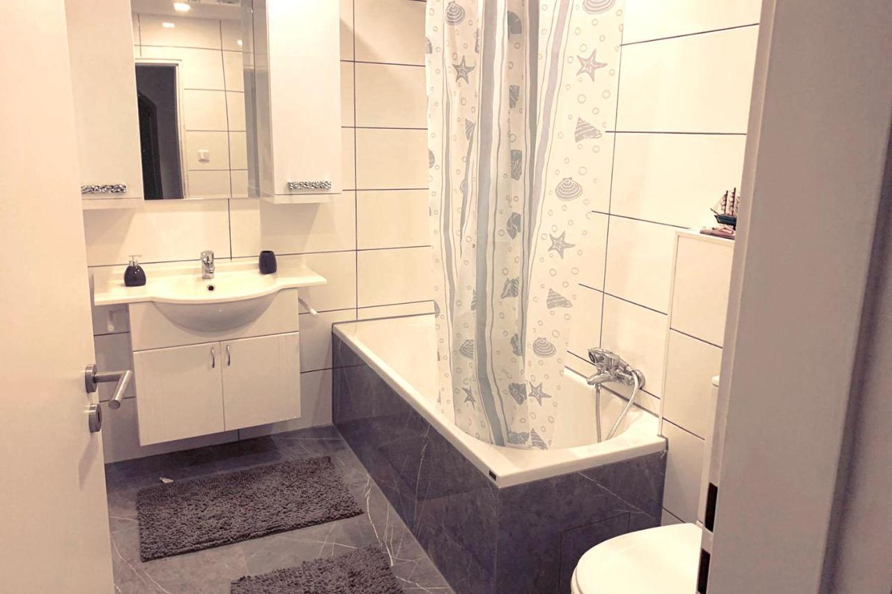 3 Bedroom Apartment In Leverkusen Esterno foto