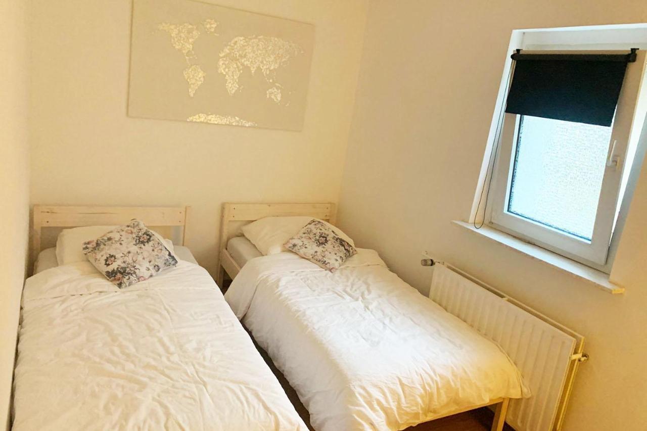 3 Bedroom Apartment In Leverkusen Esterno foto