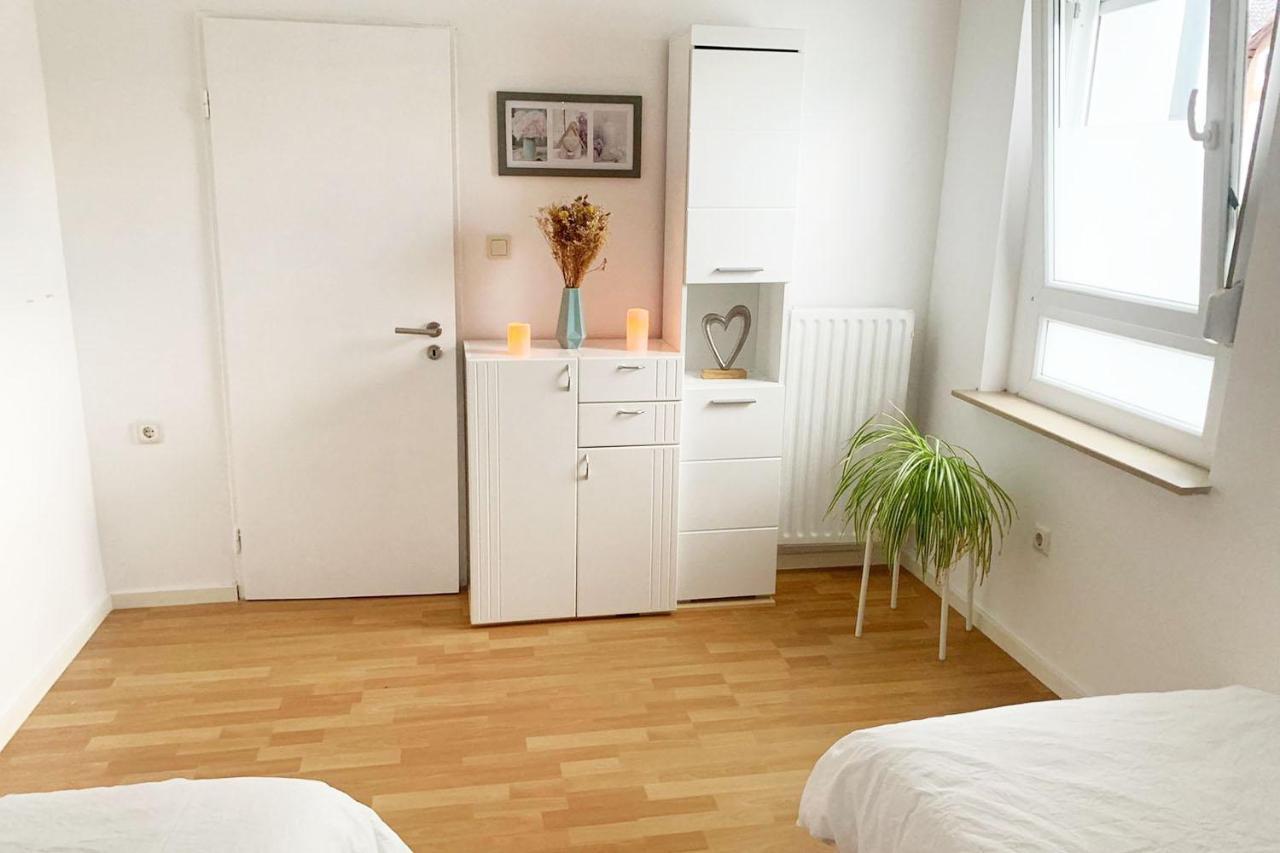 3 Bedroom Apartment In Leverkusen Esterno foto