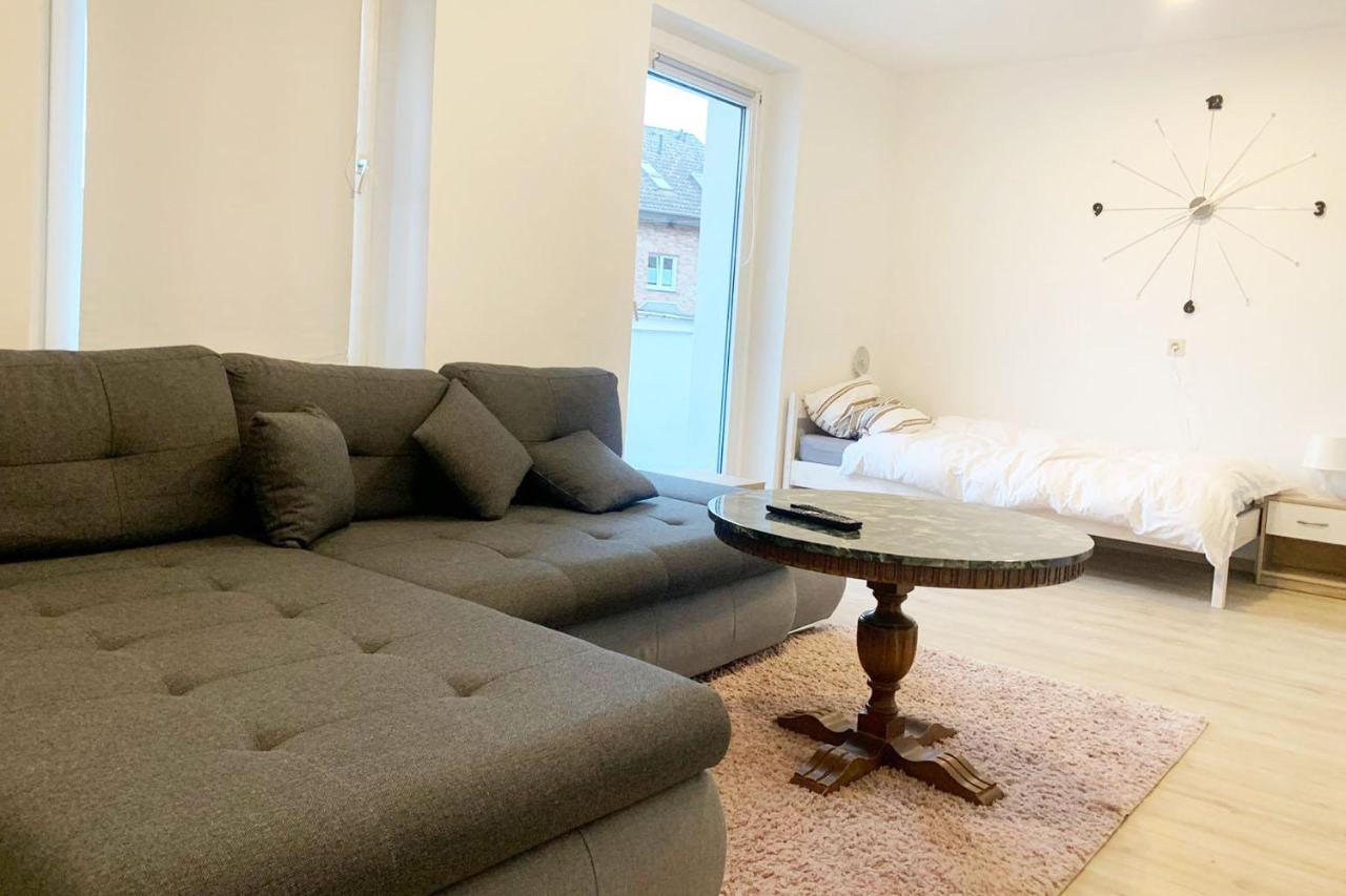 3 Bedroom Apartment In Leverkusen Esterno foto